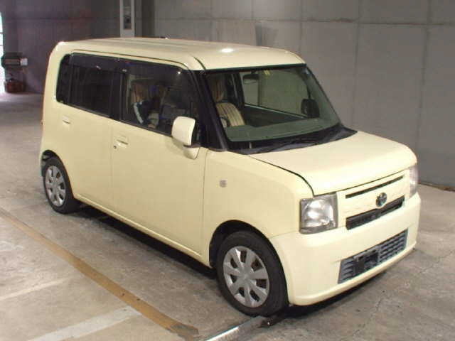 TOYOTA PIXIS SPACE