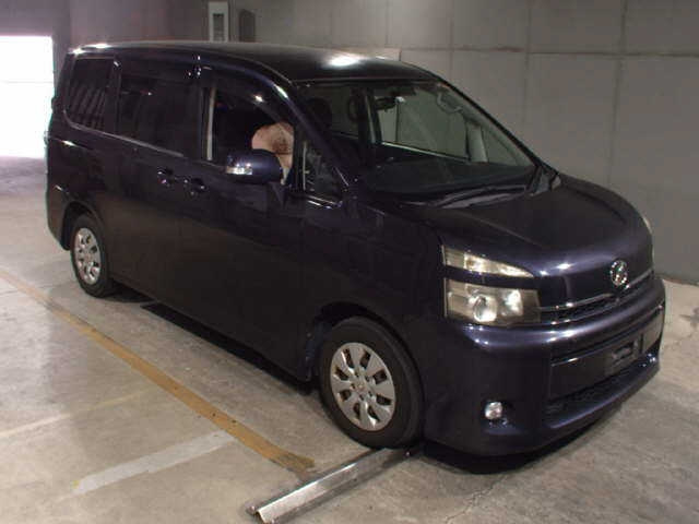 TOYOTA VOXY 2011