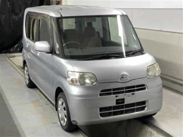 DAIHATSU TANTO 2011