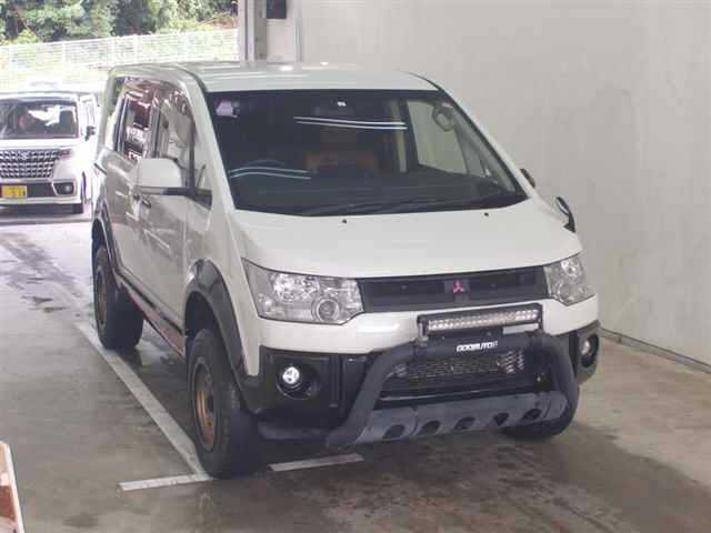 MITSUBISHI DELICA D5