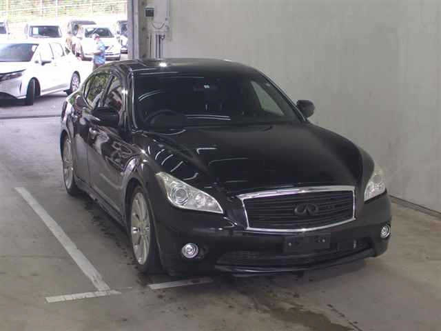 NISSAN FUGA