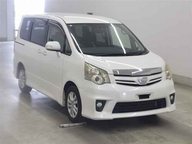 TOYOTA NOAH 2012