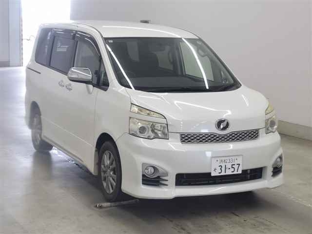 TOYOTA VOXY 2011