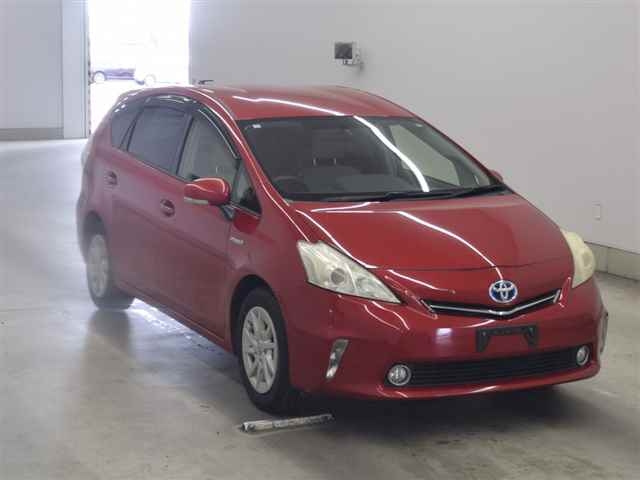 TOYOTA PRIUS ALPHA 2013