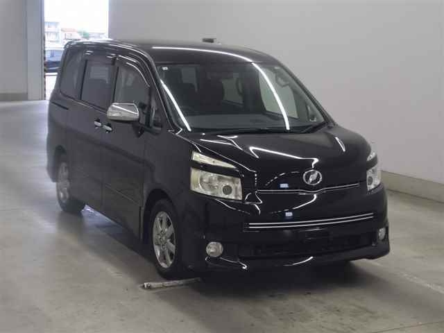 TOYOTA VOXY 2010