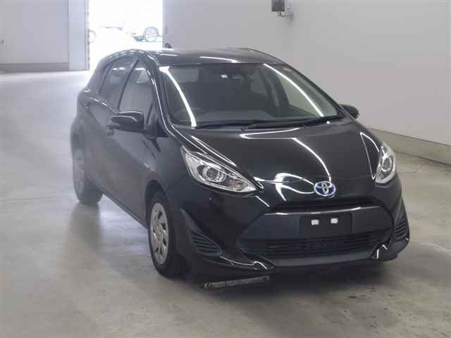 TOYOTA AQUA 2017