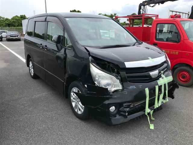 TOYOTA NOAH 2012