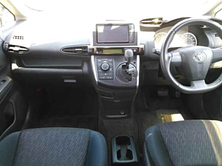 TOYOTA WISH 2010