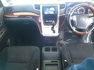 TOYOTA VELLFIRE 2010