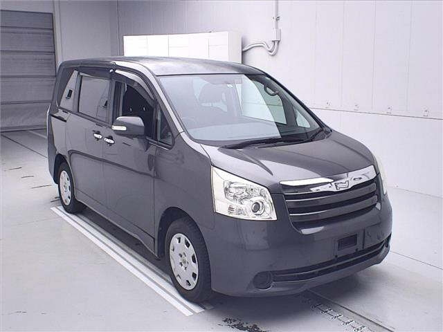 TOYOTA NOAH 2009