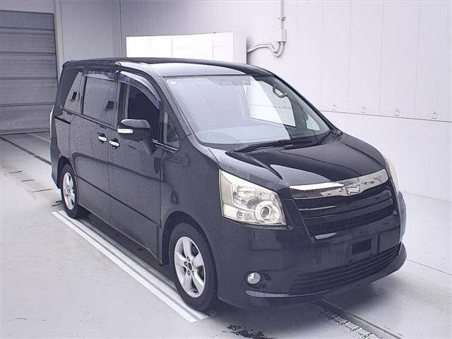 TOYOTA NOAH 2008