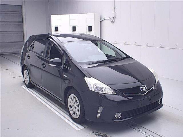 TOYOTA PRIUS ALPHA 2013