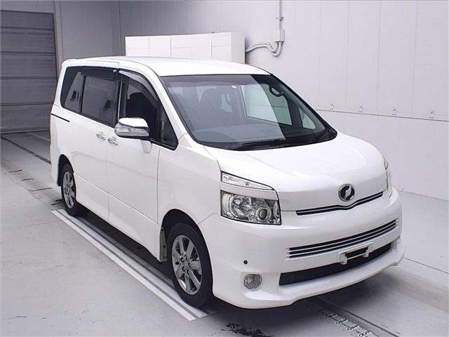 TOYOTA VOXY 2010