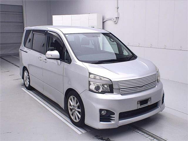 TOYOTA VOXY 2012