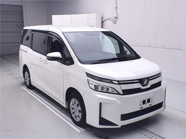 TOYOTA VOXY 2018