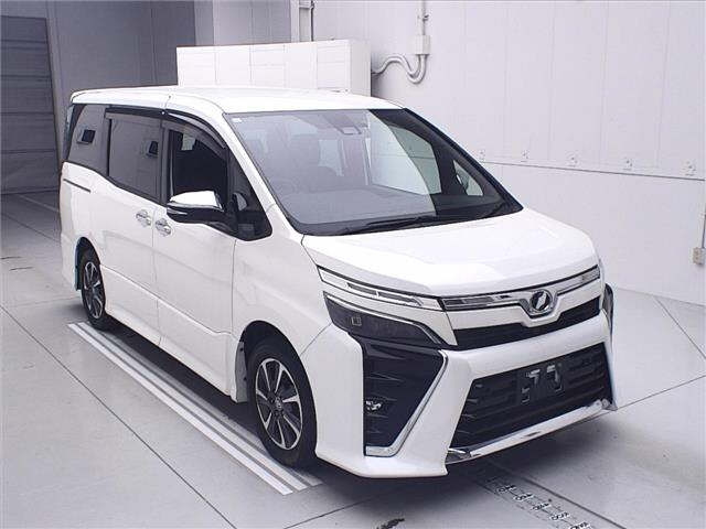 TOYOTA VOXY 2019