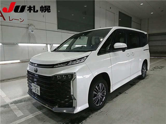 TOYOTA VOXY 2022