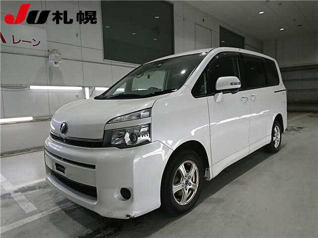 TOYOTA VOXY 2010