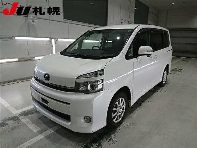 TOYOTA VOXY 2013