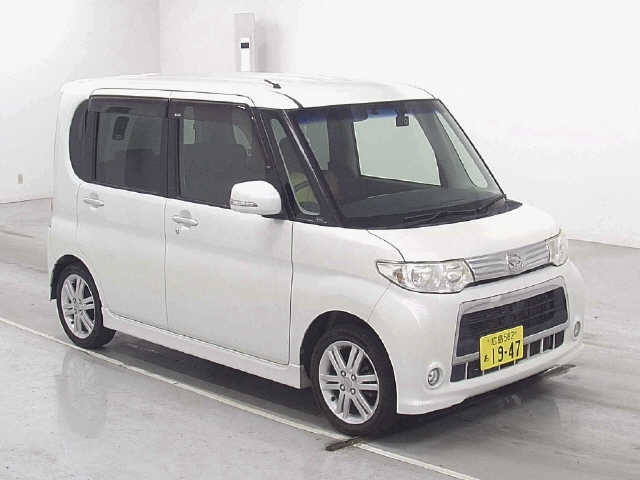 DAIHATSU TANTO 2011