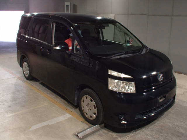 TOYOTA VOXY 2009