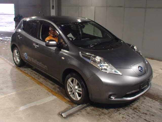 NISSAN LEAF