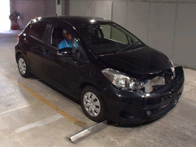 TOYOTA VITZ 2014