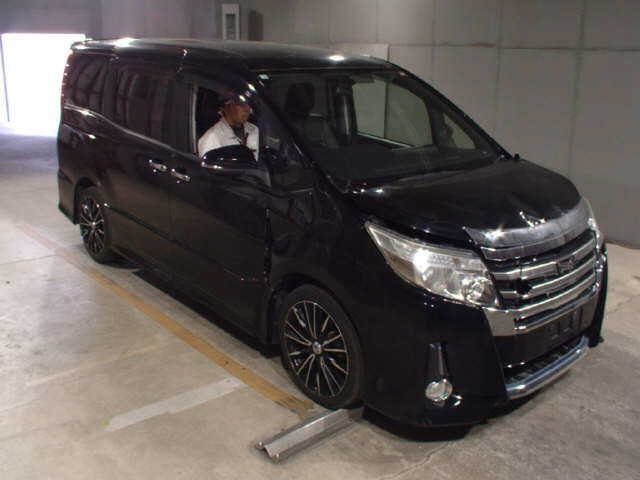 TOYOTA NOAH 2014