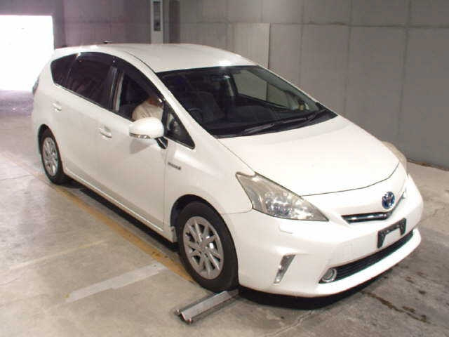 TOYOTA PRIUS ALPHA 2012