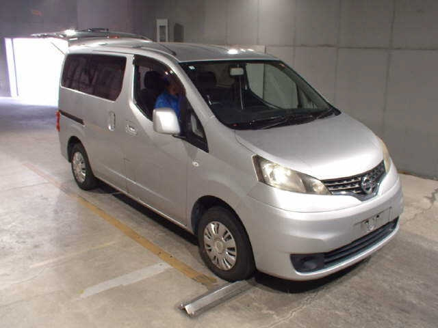 NISSAN NV200 2010