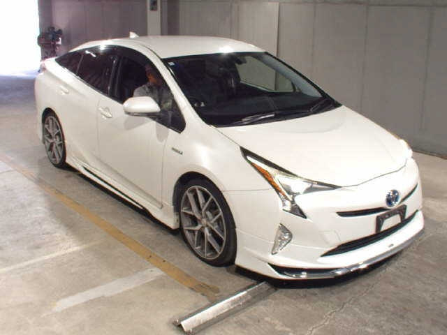 TOYOTA PRIUS 2016
