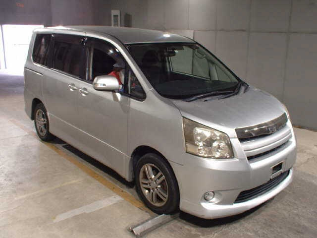 TOYOTA NOAH 2008