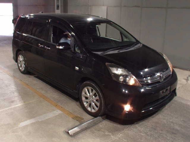 TOYOTA ISIS 2010