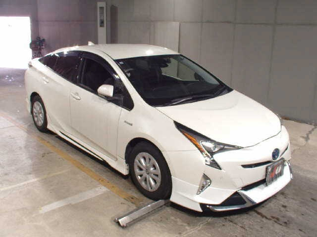 TOYOTA PRIUS 2017