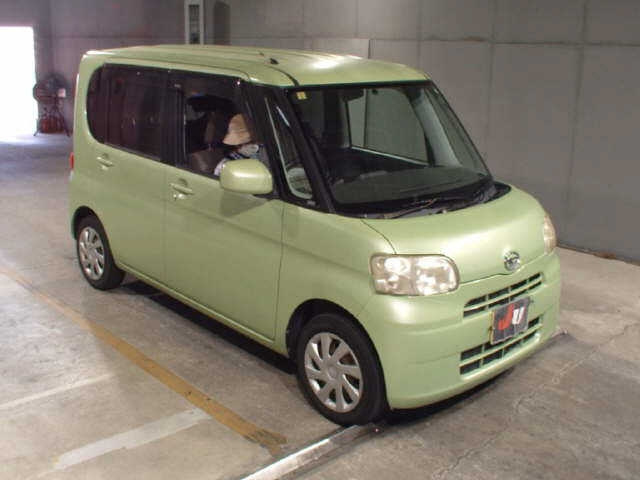 DAIHATSU TANTO 2010