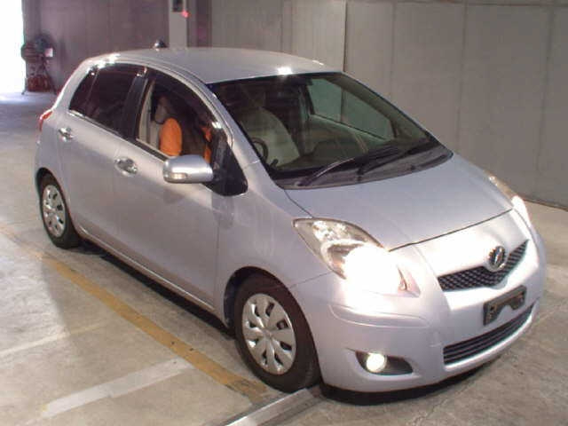 TOYOTA VITZ 2010