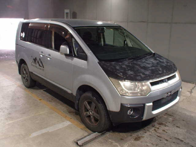 MITSUBISHI DELICA D5 2010