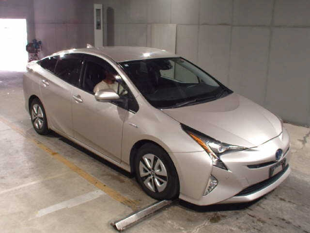 TOYOTA PRIUS 2016