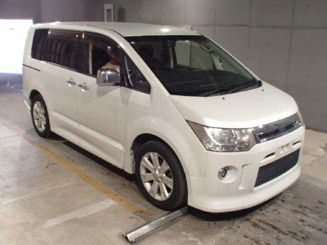 MITSUBISHI DELICA D5 2013
