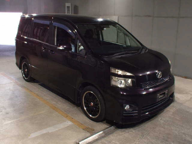 TOYOTA VOXY 2010