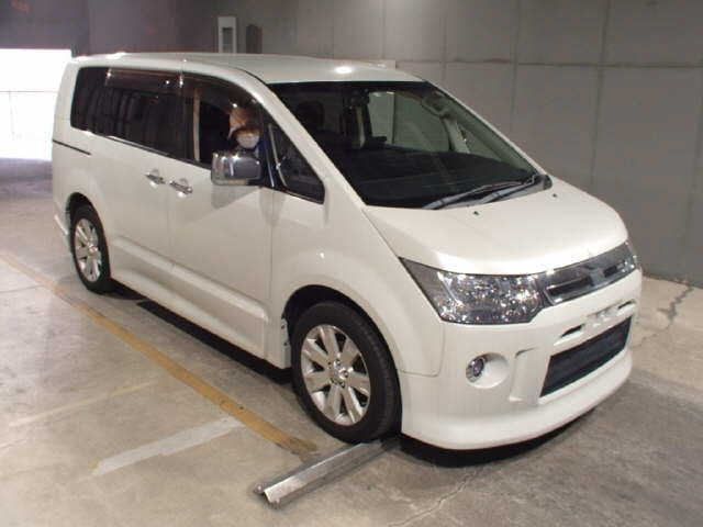 MITSUBISHI DELICA D5 2012