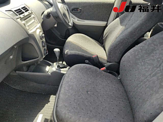 TOYOTA VITZ 2010