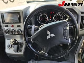 MITSUBISHI DELICA D5 2010