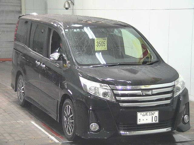 TOYOTA NOAH 2015
