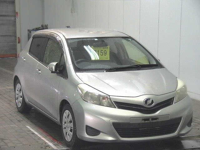 TOYOTA VITZ 2013