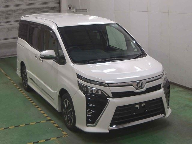 TOYOTA VOXY 2018