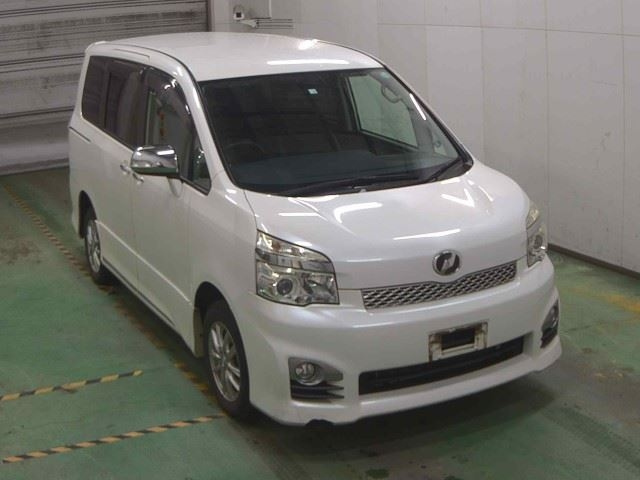 TOYOTA VOXY 2014