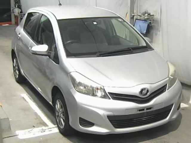 TOYOTA VITZ 2013