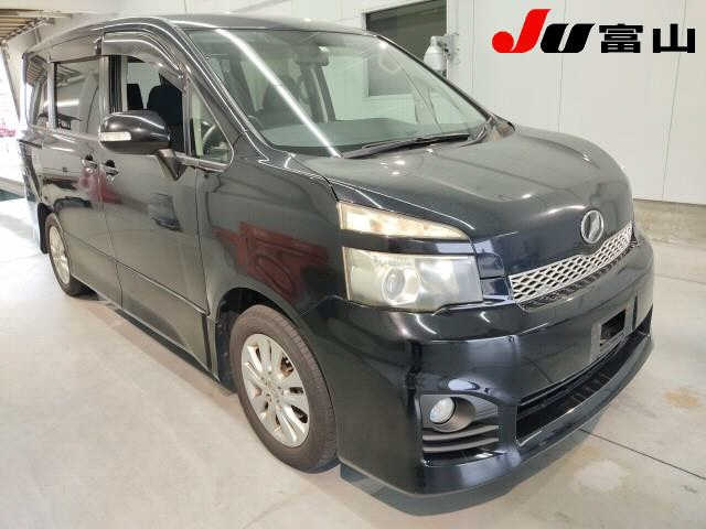 TOYOTA VOXY 2010