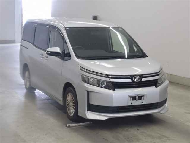 TOYOTA VOXY 2014